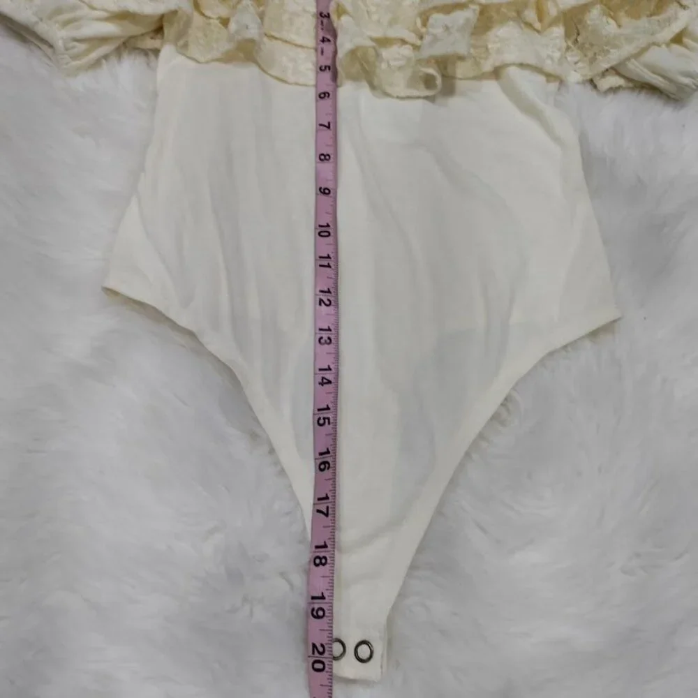 Coco + Jaimeson OffShoulder Lace Ruffle Cream Bodysuit Boho Festive Whimsy Small - Picture 11 of 11